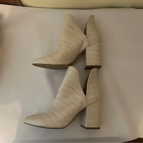 Steve Madden Women's Rookie Bone Croc Block Heels V Cut Ankle Booties Size 9.5 - Picture 6 of 16